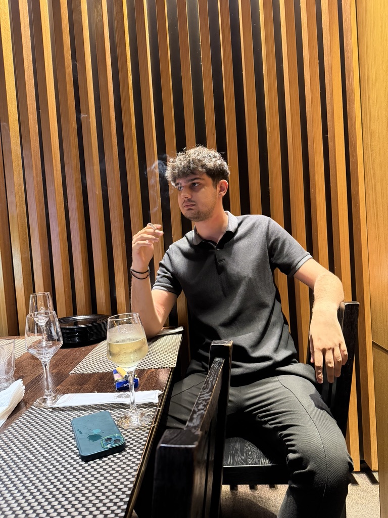 Radu Cujmescu la restaurant